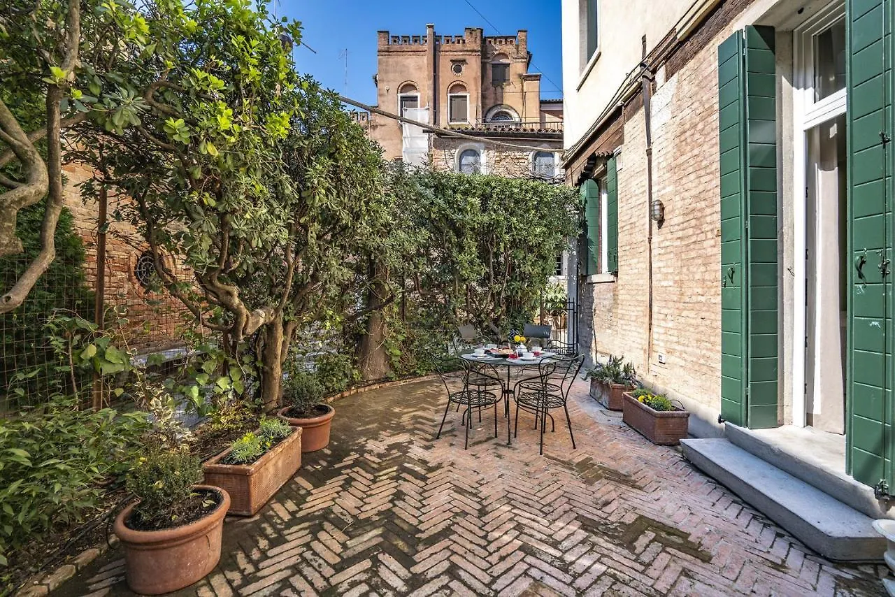 Ca' Margherita Secret Garden Venice Apartment