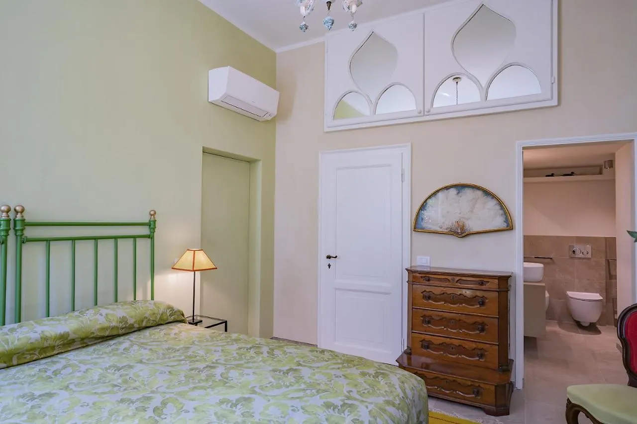 Ca' Margherita Secret Garden Velence Apartman